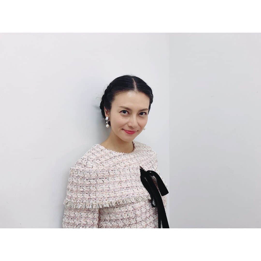 柴咲コウのインスタグラム：「表参道、賑わってました🤩 すっかり秋の気配、満月の夜🌕 VOGUE FNOサステナビリティートークにご参加くださった方々、ありがとうございます✨ まずは生活を慈しむことから。  #tweed #FNO #fasion #tokyo #vogue #環境省 #もののものがたり #環境特別広報大使」