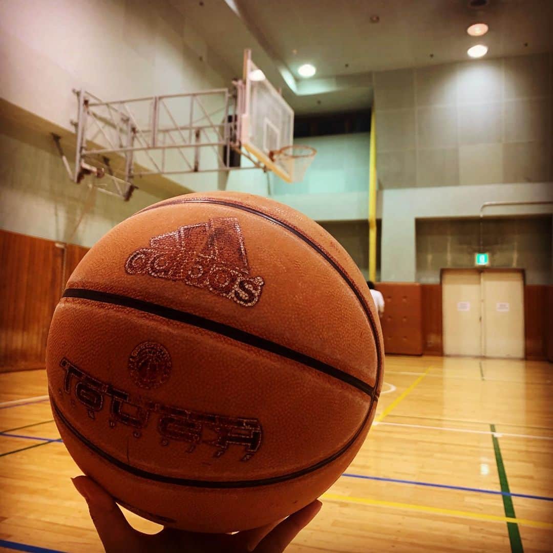 川嵜美佳のインスタグラム：「#basketball ♪  めっちゃ楽しかったーーー(〃ω〃)！ ゆきちゃん、お誘いありがと♪ ↑得点王w  キラーパス… ちゃんと受け止められるようになりたい🤣 中華も美味しかったなぁ😍  ぐっすり眠れそぅ。 みなさま、ありがとうございました♪  #バスケ #バスケットボール #enjoy #sports #love  #thanks #tokyo #japan」