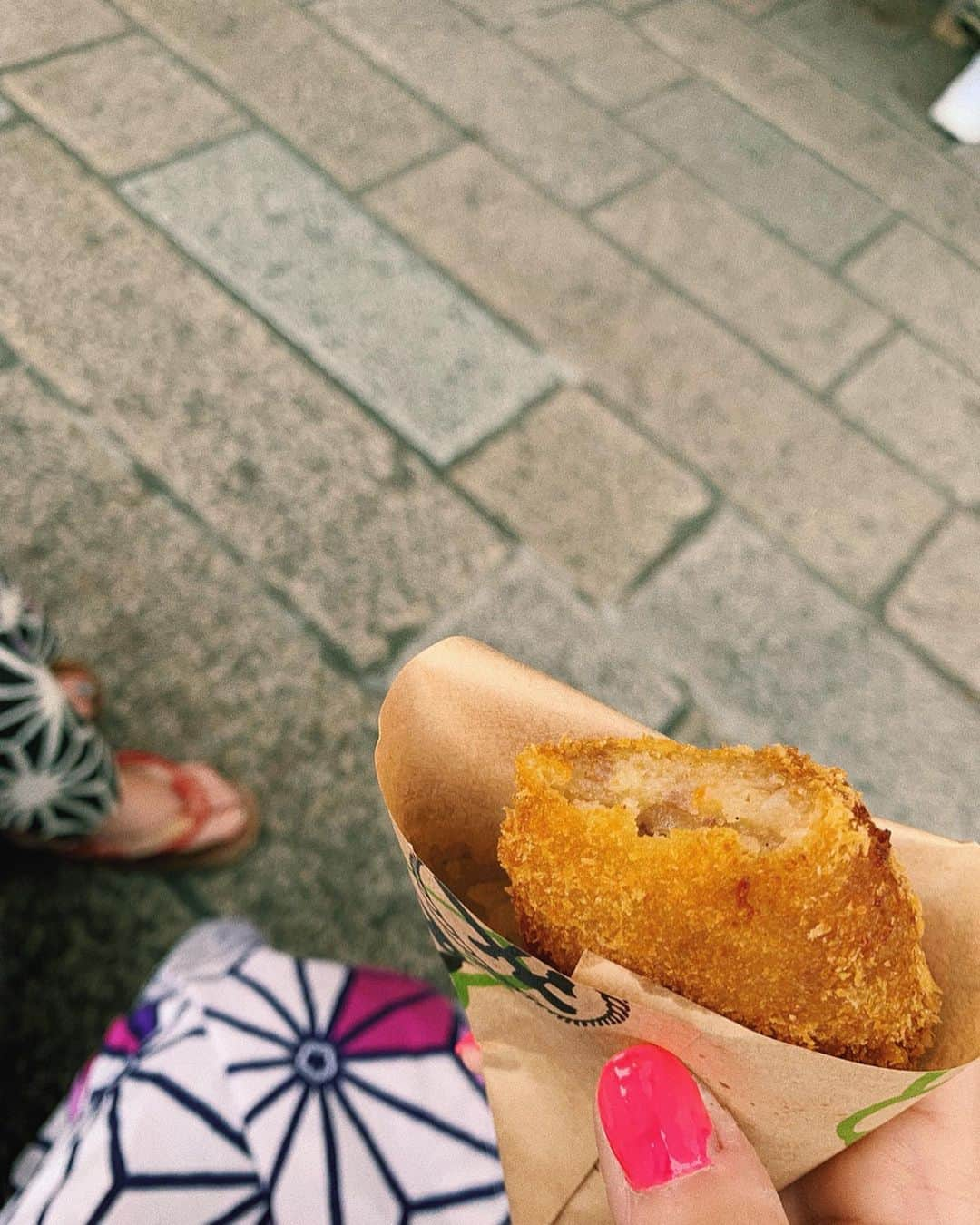 sayocoさんのインスタグラム写真 - (sayocoInstagram)「おかげ横丁で食べた「豚捨」のコロッケが忘れられない🥺💖 美味しくて3つ食べたけど、 もっと沢山食べておけばよかったと後悔。笑 ・ ・ #おかげ横丁#豚捨#豚捨コロッケ#伊勢神宮#sayo_trip」9月14日 23時58分 - sayoco