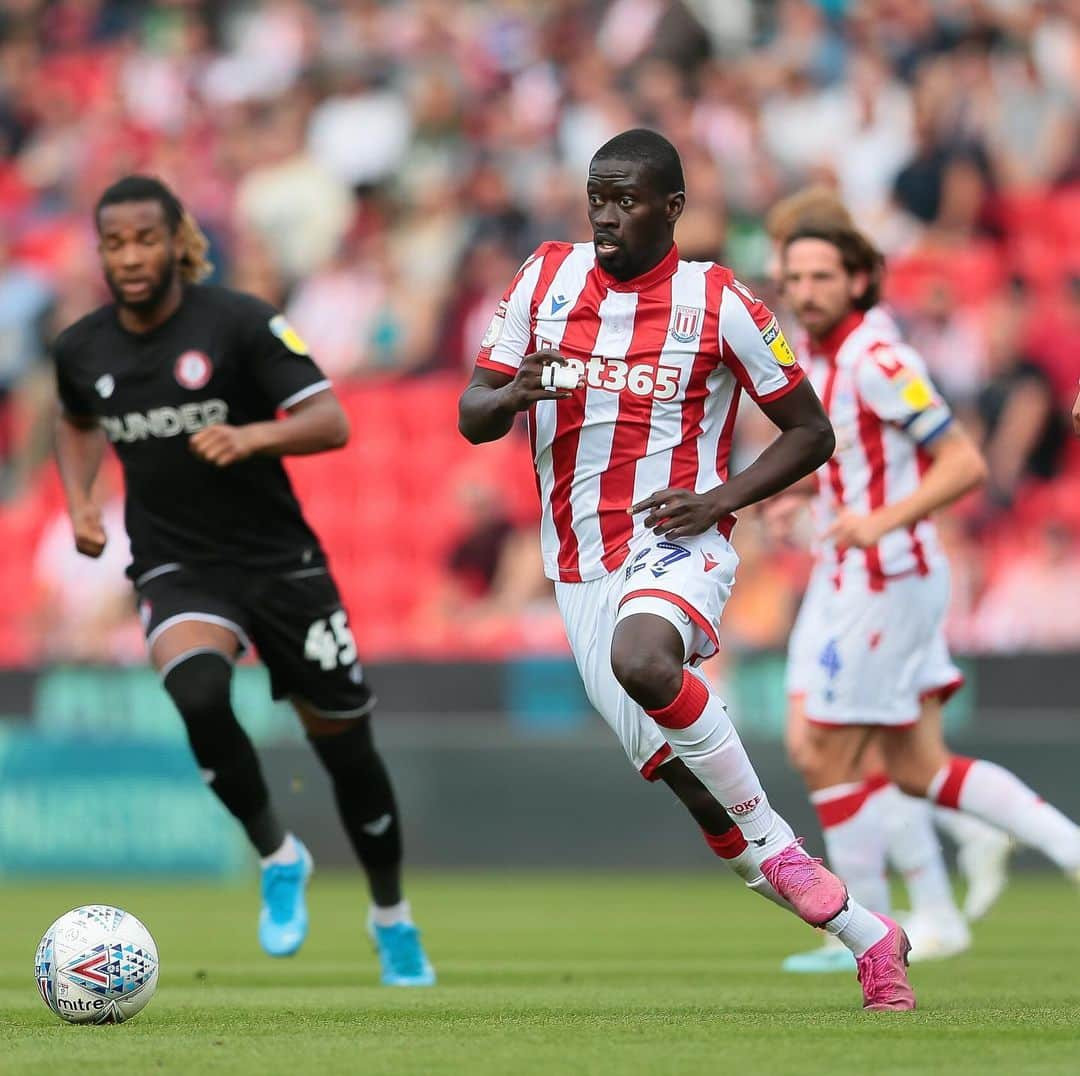 ストーク・シティFCさんのインスタグラム写真 - (ストーク・シティFCInstagram)「1️⃣🆙 at the break. How good has this guy been!? #SCFC 🔴⚪️」9月15日 0時01分 - stokecity