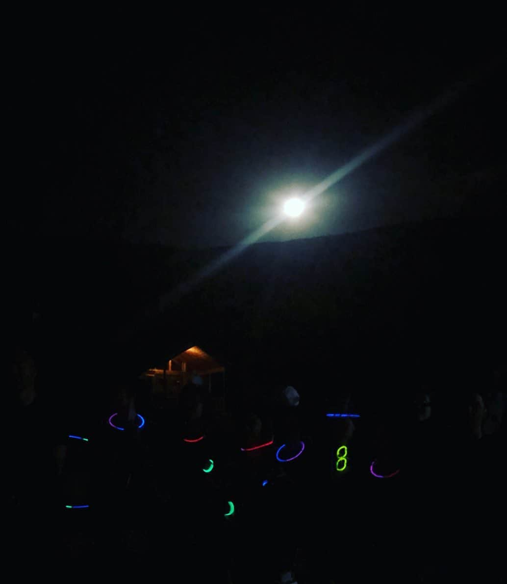 コンスタンス・ジマーさんのインスタグラム写真 - (コンスタンス・ジマーInstagram)「It was pretty magical to be out in the wilderness last night with a full moon, glow sticks and over 30 Sixth graders.」9月15日 0時09分 - constancezimmer