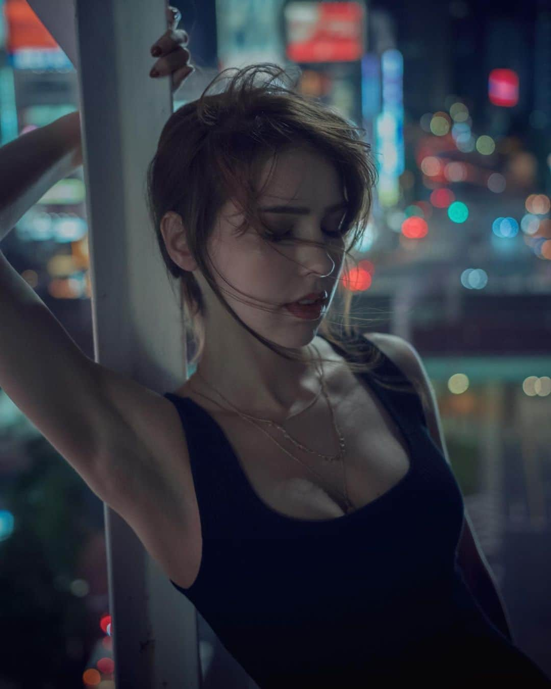 ステファニー・ヨーステンさんのインスタグラム写真 - (ステファニー・ヨーステンInstagram)「Tokyo summer nights 🌃 Thank you @buffalokangaroo for doing this photoshoot with me! #tokyo #nightscene #nightcity #cinematicphotography #neonlights #nightphotography #東京 #夜景 #ネオン #stefaniejoosten @mickymactroy」9月15日 0時14分 - stefaniejoosten