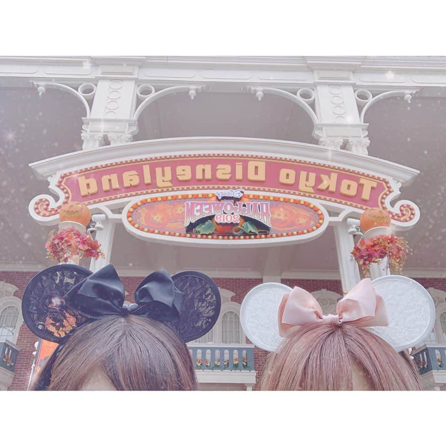 山田菜々美のインスタグラム：「. お友達の北野と🏰🐭 次は3人で来れるといいな💐 . #Disney #夢の国 #ディズニーランド」