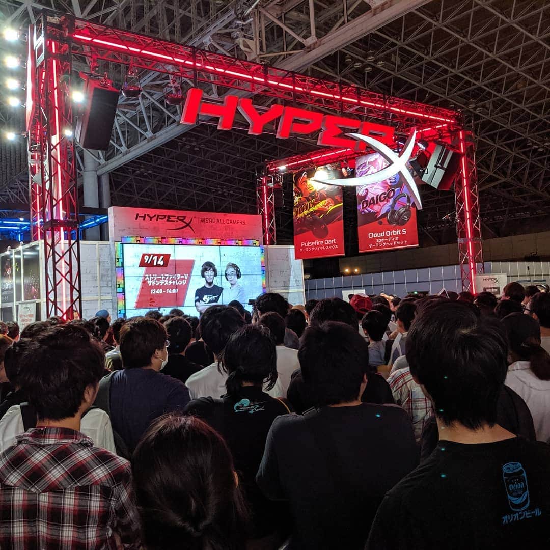 梅原大吾さんのインスタグラム写真 - (梅原大吾Instagram)「HyperX対戦イベントに来てくれた皆さん、ありがとうございました！ Thanks to all who came to the HyperX booth event at #TGS2019! @HyperX  #HyperXFamily #Jenga #サドンデス #東京ゲームショウ」9月15日 0時18分 - daigothebeast