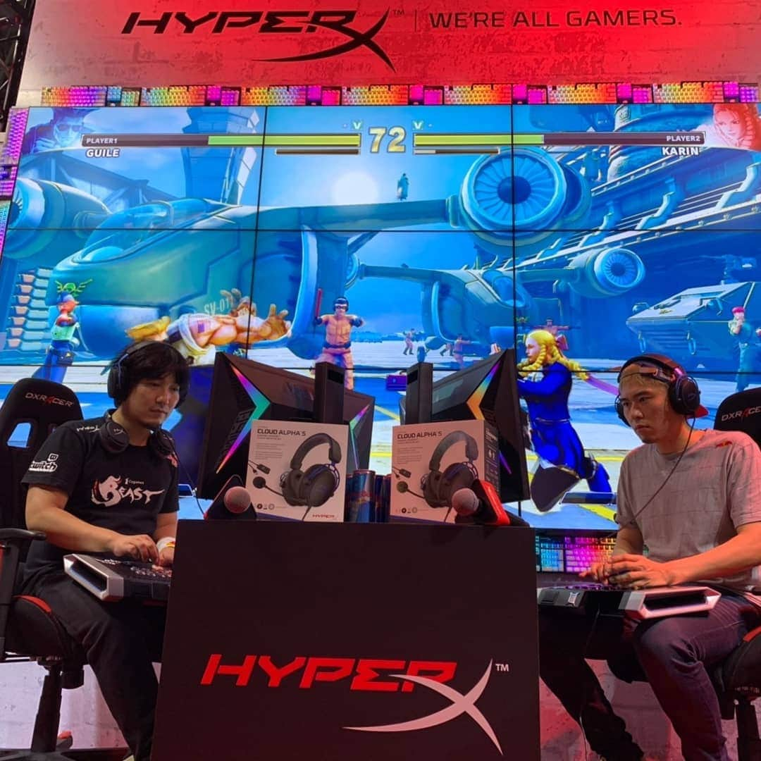 梅原大吾さんのインスタグラム写真 - (梅原大吾Instagram)「HyperX対戦イベントに来てくれた皆さん、ありがとうございました！ Thanks to all who came to the HyperX booth event at #TGS2019! @HyperX  #HyperXFamily #Jenga #サドンデス #東京ゲームショウ」9月15日 0時18分 - daigothebeast