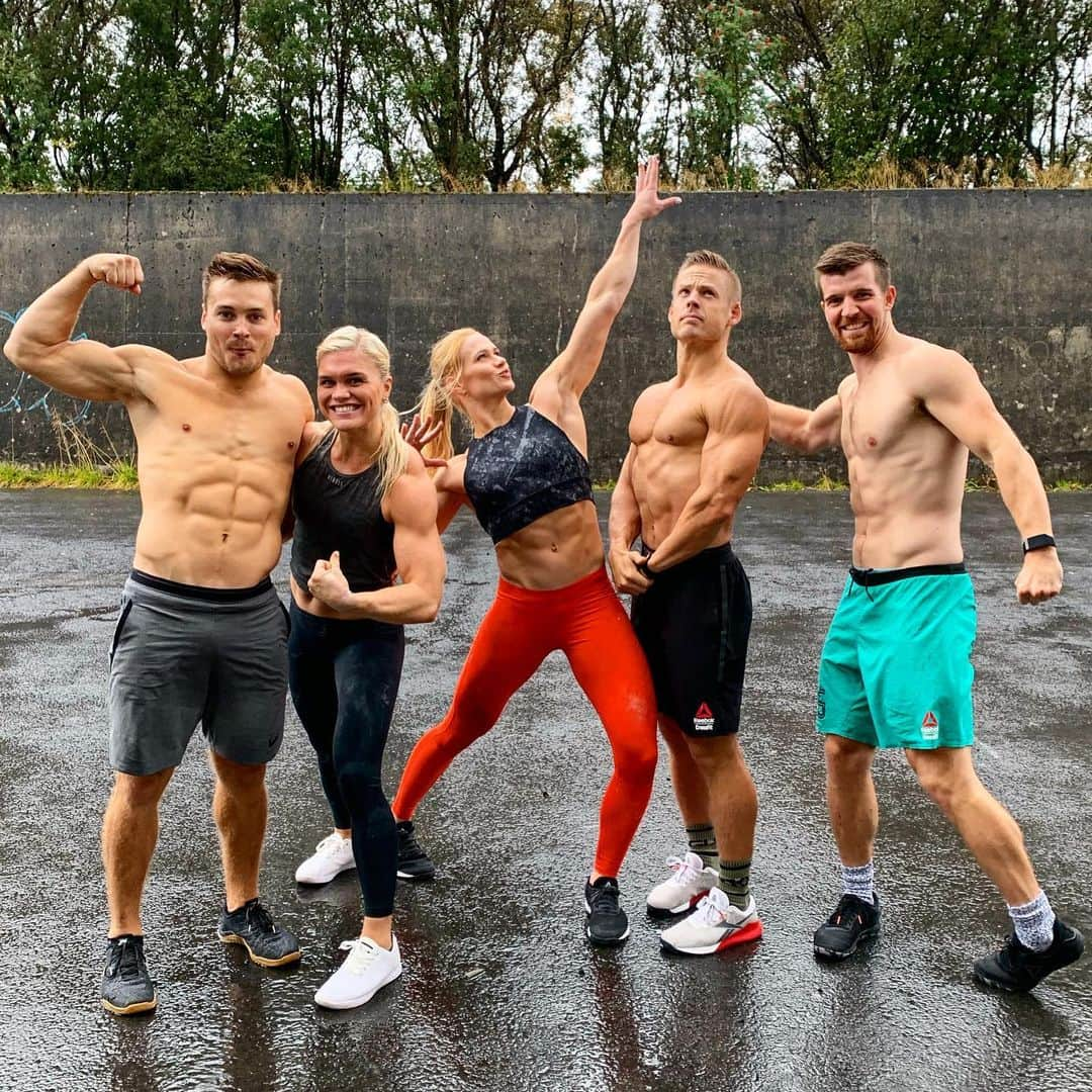 アニー・スラスドーターさんのインスタグラム写真 - (アニー・スラスドーターInstagram)「Partner workout taken to another level this morning!  Who do you think got the 🏆 boys or girls?? 😏  So happy to have these guys here ❤️ @katrintanja @streathoerner @frederikaegidius @juliusklitgaard」9月15日 0時19分 - anniethorisdottir