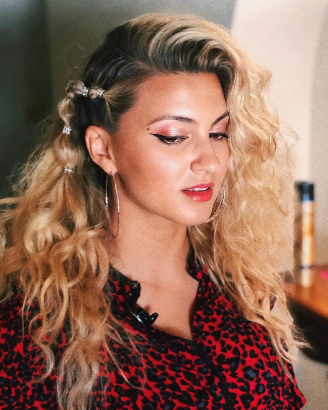 トーライ・ケリーのインスタグラム：「last night @ KAABOO! thanks for having me!!♥️ — hair by the 1 & only @kaylahair.guru😍」
