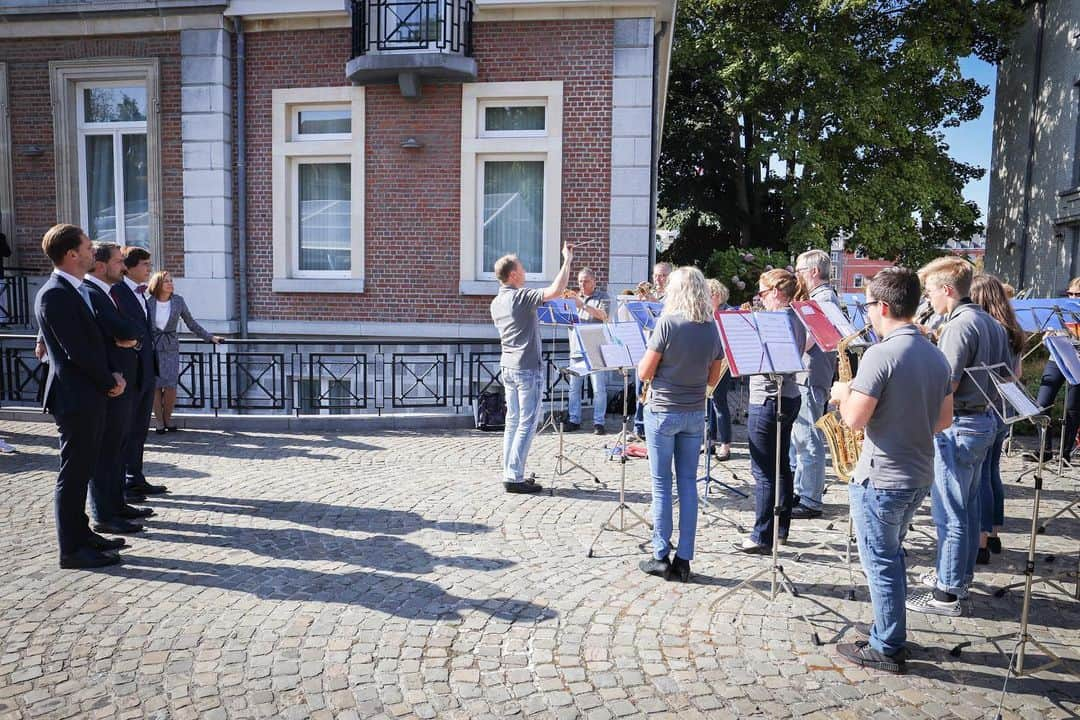 エリオ・ディルポさんのインスタグラム写真 - (エリオ・ディルポInstagram)「Cette année, le Grand-Duché du Luxembourg est l’invité d'honneur des Fêtes de Wallonie. J’ai eu l’immense honneur d’accueillir le Premier ministre luxembourgeois, Xavier Bettel, à Namur. @xavier.bettel #namur #luxembourg #premierministre #elysette #xavierbettel #rencontre #fetesdewallonie #wallonie #instagood」9月15日 0時24分 - eliodirupo