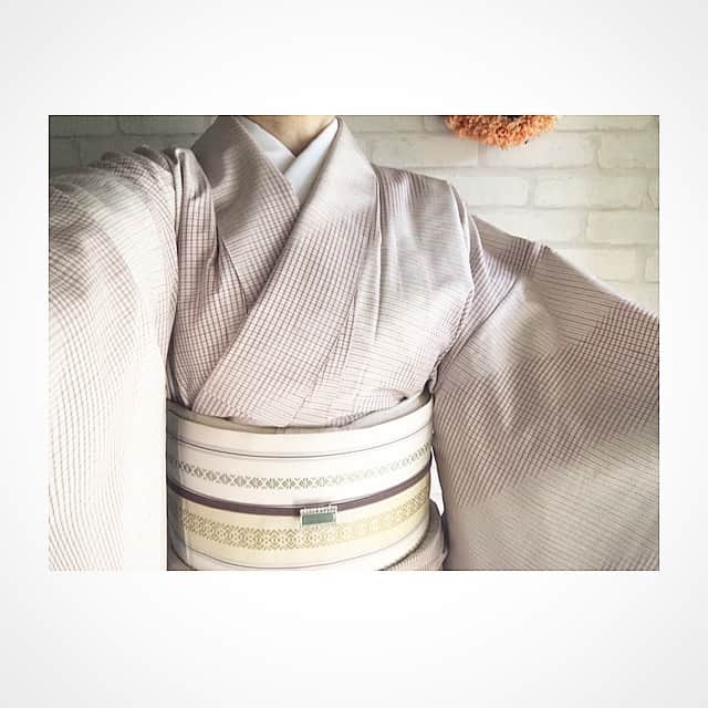 ecruさんのインスタグラム写真 - (ecruInstagram)「2019/09/15 (sun) 昨日は、日帰り出張。 単衣の紬に、博多の名古屋帯を。 ・ 今日もまた同じく、日帰り出張。 今から着替えます👘 ・ #gon_kimono #kimono #着物 #着物コーデ #着物コーディネート #着付教室 #和装 #instagood #着物生活 #大人着物  #着物好き #instadaily  #happy #thankyou #単衣 #紬 #博多織」9月15日 6時04分 - hydrangea_green