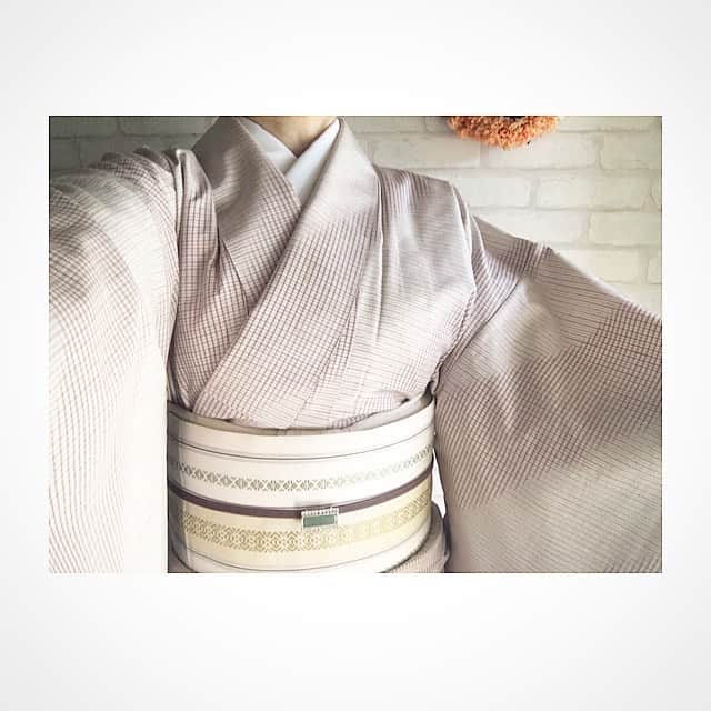 ecruのインスタグラム：「2019/09/15 (sun) 昨日は、日帰り出張。 単衣の紬に、博多の名古屋帯を。 ・ 今日もまた同じく、日帰り出張。 今から着替えます👘 ・ #gon_kimono #kimono #着物 #着物コーデ #着物コーディネート #着付教室 #和装 #instagood #着物生活 #大人着物  #着物好き #instadaily  #happy #thankyou #単衣 #紬 #博多織」