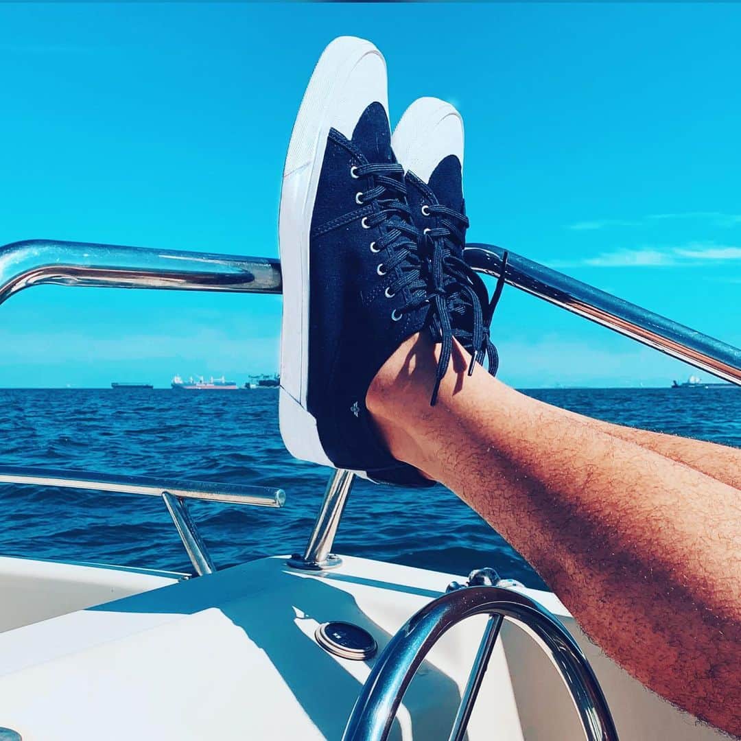 のインスタグラム：「The Men’s MARINA keeping us on that #EndlessSummer wave... 😎🤙🌊 We’re currently sold out but should we remake this shoe?  Let us know in the comments below... 🙏⬇️💯 #WhatIsYourCreativeRecreation #MyCreativeRecreation #CreativeRecreation #Shoes #Sneakers #Fashion #Instafashion #Instastyle #Style」