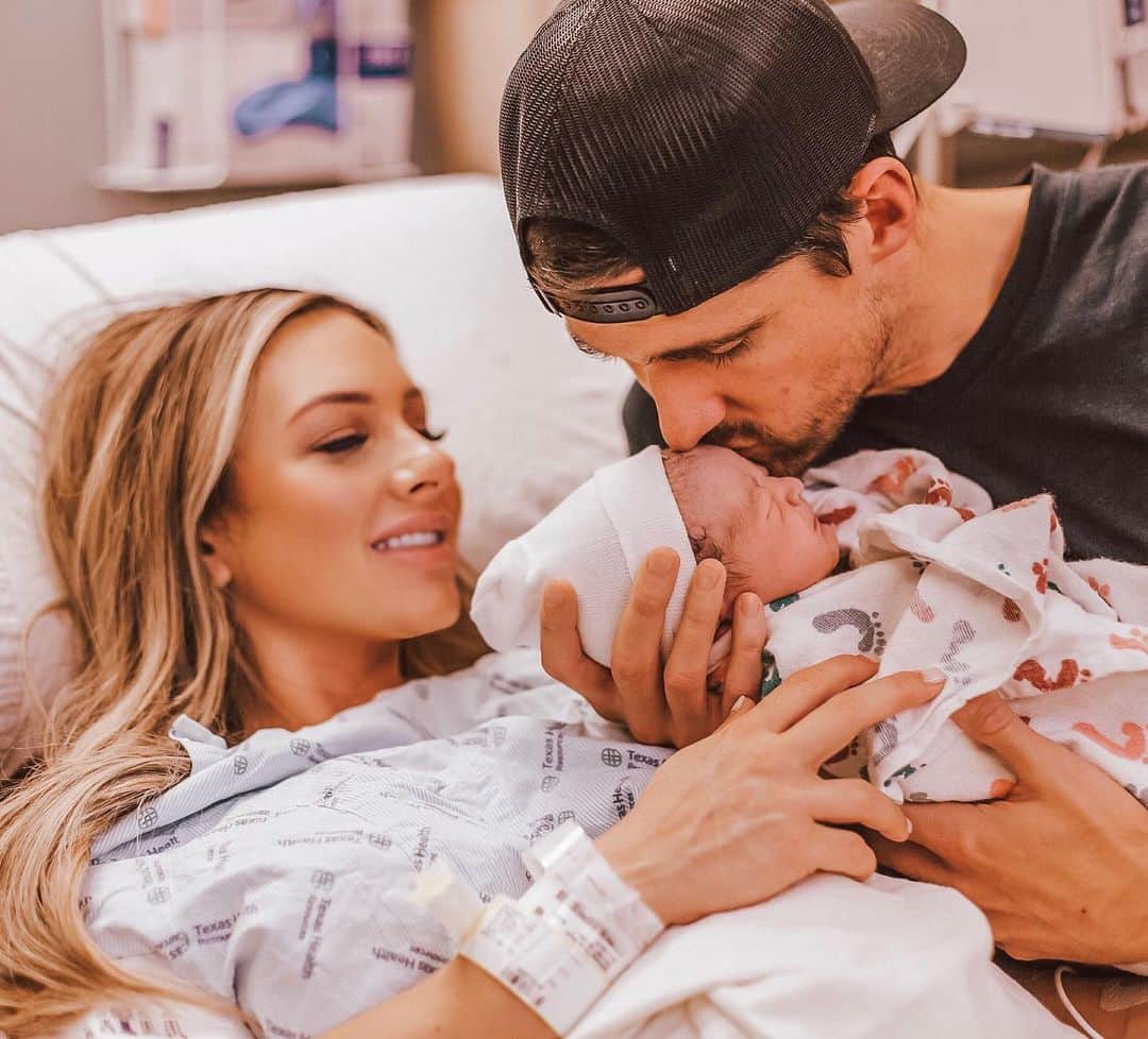 Paige Hathawayさんのインスタグラム写真 - (Paige HathawayInstagram)「I’m CRYING!!!!! 😭😍💗 The wait is finally over!! Please help us welcome our healthy baby girl into this world, Presley Marie Sebastian! Born September Friday 13th, 2019 at 4:49am.  @jmoritz24 couldn’t be more in love with you! Never seen anything more beautiful in my entire life.  Thank you so much for the all love and support.... 🥰 More to come from our delivery very very soon!」9月15日 1時23分 - paigehathaway