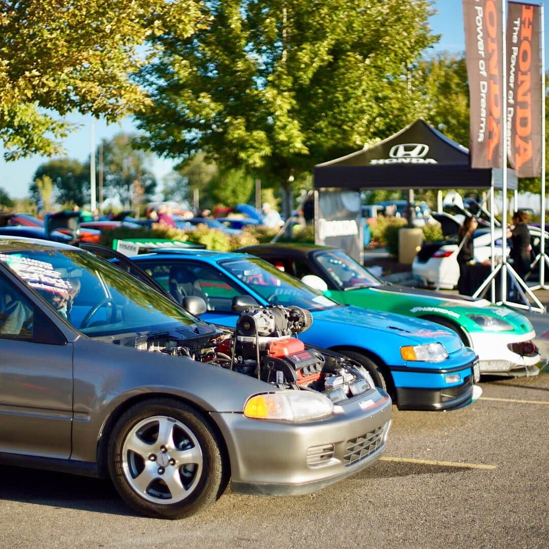 Hot Wheelsさんのインスタグラム写真 - (Hot WheelsInstagram)「We’re in Denver, CO, looking for a custom car thats ready to climb the ranks of becoming a Hot Wheels Legend. Make sure to check back and follow #HotWheelsLegends to see who will be at the 🔝 of the mountain! ⛰」9月15日 1時21分 - hotwheelsofficial