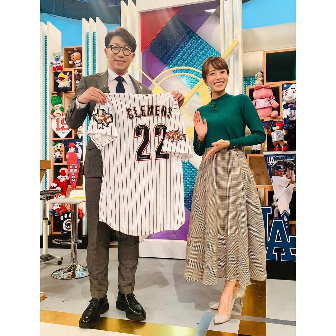 多村仁志さんのインスタグラム写真 - (多村仁志Instagram)「今夜もNHK BS1 「ワースポ×MLB」に0:00から生出演してきました。 ・ #MLB #MajorLeagueBaseball #メジャーリーグ #Baseball @mlb @mlbjapan #NPB #プロ野球 #大野雄大 @yudai_ohno #ノーヒットノーラン達成 #おめでとう #NHK #スポーツ情報番組 #スポーツニュース #ワースポMLB #ワールドスポーツMLB #上田まりえ さん #特集 は @astrosbaseball  #RogerClemens @rogerclemens #サイン入りユニフォーム 自宅から持参 #筋金入りのMLB好き #commentator #多村仁志 #HitoshiTamura」9月15日 1時24分 - hit_tamu