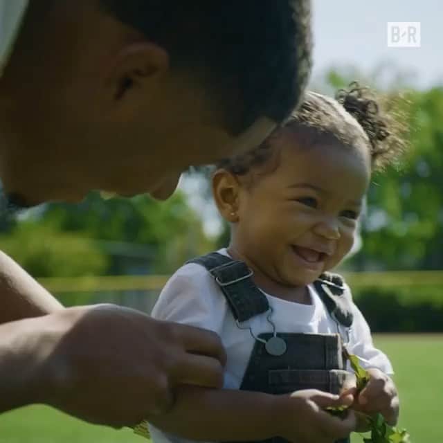 シャネル・イマンのインスタグラム：「I just love this video ❤️ My world  @sterlingshepard @caliclayshepard ✖️ @levis」
