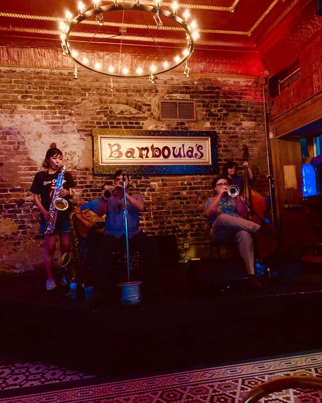 清水玲奈さんのインスタグラム写真 - (清水玲奈Instagram)「Banboulas. with Marty Peters. . #neworleans . #nola  #bourbonstreet . #banboulas . . . #sax #saxophone #tenorsax #tenorsaxophone #liveperformance #saxophonist #japan #jazzsax #instalike #instagram #music #musician #musica #femalesaxplayer #jazz #funk #爵士樂 #saxophonelife. . #yamaha #yamahatenorsaxophone #reinashimizu #清水玲奈」9月15日 1時27分 - reina__shimizu