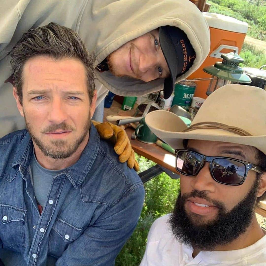 イアン・ボーエンのインスタグラム：「I know season 2 came and went but we’re hard at work on S3 as we call it. * #bunkhouseboys #clubhouseclowns」