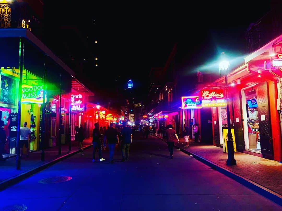 清水玲奈さんのインスタグラム写真 - (清水玲奈Instagram)「. New Orleans . #neworleans  #bourbonstreet  #辻佳孝  #kermitruffins  #trememotherinlawlounge」9月15日 1時35分 - reina__shimizu