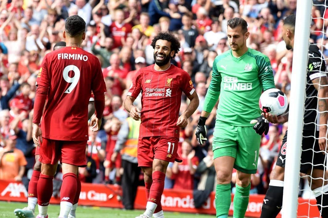 ロベルト・フィルミーノさんのインスタグラム写真 - (ロベルト・フィルミーノInstagram)「Big 3 points 🙌🏼🔴🤙🏻 #YnwA」9月15日 1時38分 - roberto_firmino