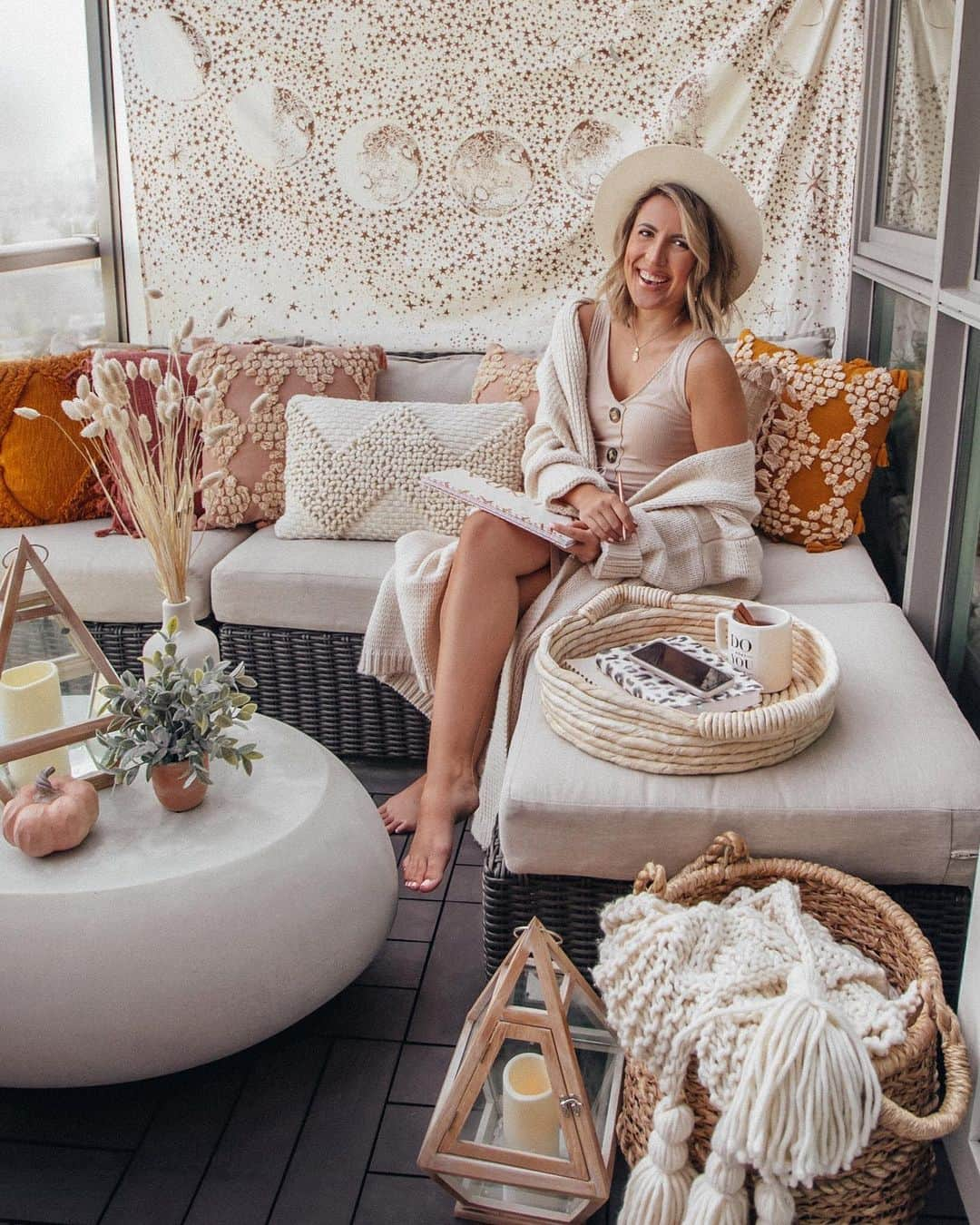 Stephanie Sterjovskiさんのインスタグラム写真 - (Stephanie SterjovskiInstagram)「Fall Patio Mood 🌙✨🍂🎃 Found so many goodies from @urbanoutfittershome for the season (check out my blogpost for more at the link in bio). Perfect for the cozy boho theme I’m going for this year 👌What’s your fall decor style and have you started or too soon?? Comment below! 👇 . Decor details linked here from #UOhome 👉 http://liketk.it/2EVm7 @liketoknow.it #liketkit #LTKhome #falldecorating #fallpatio  #jollyabode」9月15日 1時49分 - stephsjolly