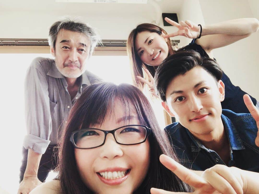 松井理子さんのインスタグラム写真 - (松井理子Instagram)「吉行組Vシネマ撮影でした！  1シーンでしたが、とっても楽しい撮影でした💕  情報解禁お楽しみに！  写真はその場に居合わせた出演者の皆様と！」9月15日 1時43分 - ume_ume_phot