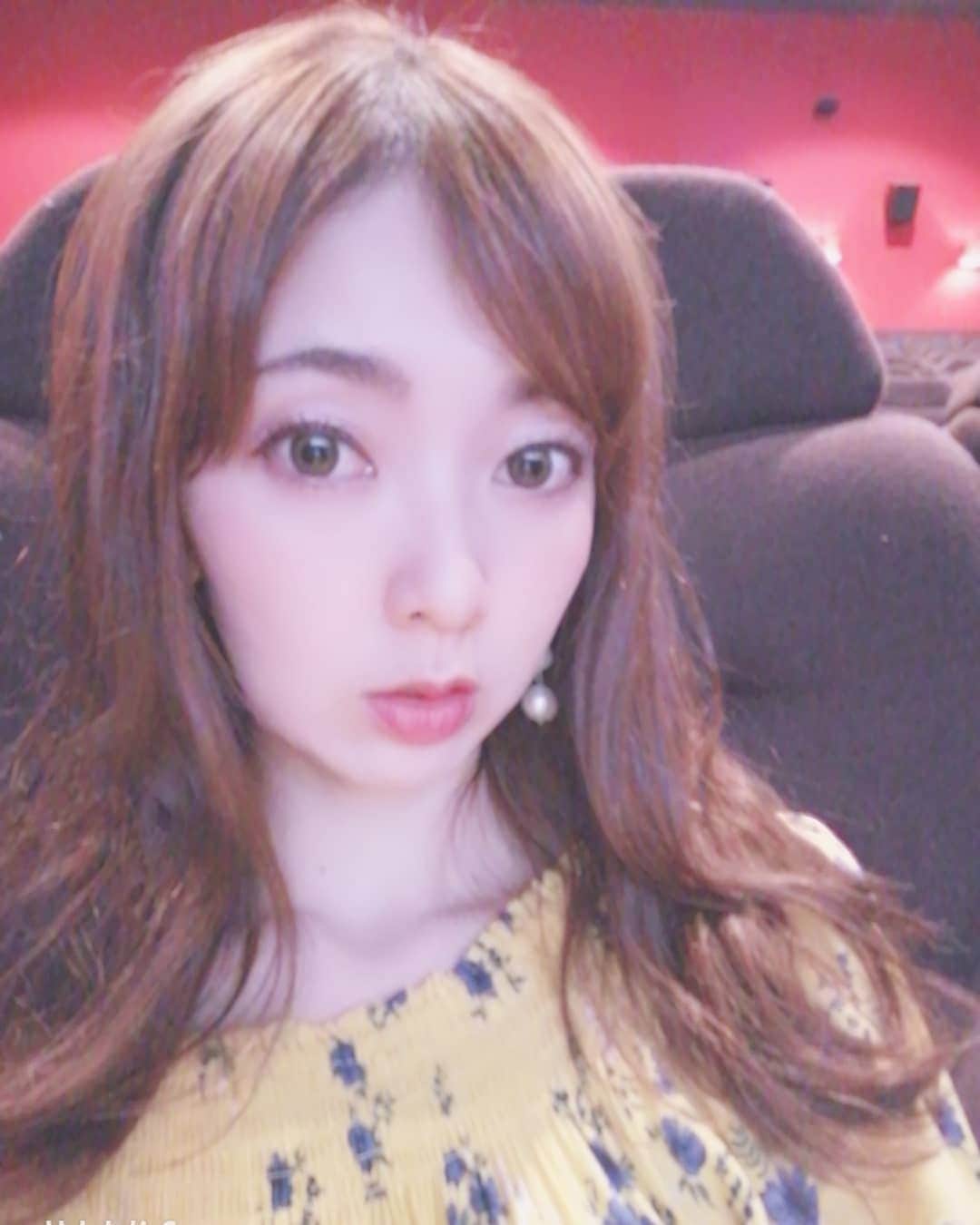 杉山由紀子のインスタグラム：「人間失格 (@nsmovie2019 ) 公開記念舞台挨拶みてきました✨ * 今回ほんとに楽しみにしてました✨ 前から３列目✨ * なんといっても小栗旬が大好きなわたし💓 これは観ないとでしょ💓 * * 蜷川実花さんの世界観が終始キレイで✨ * いろんなこと思い返しながらみてました。 ↑わかる人にはわかる笑 ３列目でも遠く感じる。 * * また絶対夢叶える✨✨ そう心に決めた１日でした✨ * * そして沢尻エリカのオーラ、艶感やばかった💓 同じ女性としてかなり刺激もらいました✨ * そしてわたしの今日のリップは お気に入りのローズゴットネス🌹 * * #映画人間失格 #人間失格太宰治と3人の女たち #人間失格舞台挨拶 #だいすき #蜷川実花 #舞台挨拶 #小栗旬 #沢尻エリカ #二階堂ふみ #豊洲 #artistry #artistrystudio #passionista #パッショニスタ」