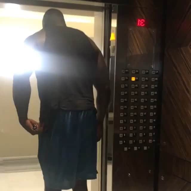 Phil Heathのインスタグラム：「Challenge accepted @shaq 💪🏽 #imRightHere #ShaqDiesel #PhilHeath #MrOlympia #Repost @shaq ・・・ Tomorrow We crown a new MR OLYMPIA , who u got. @philheath were are you」