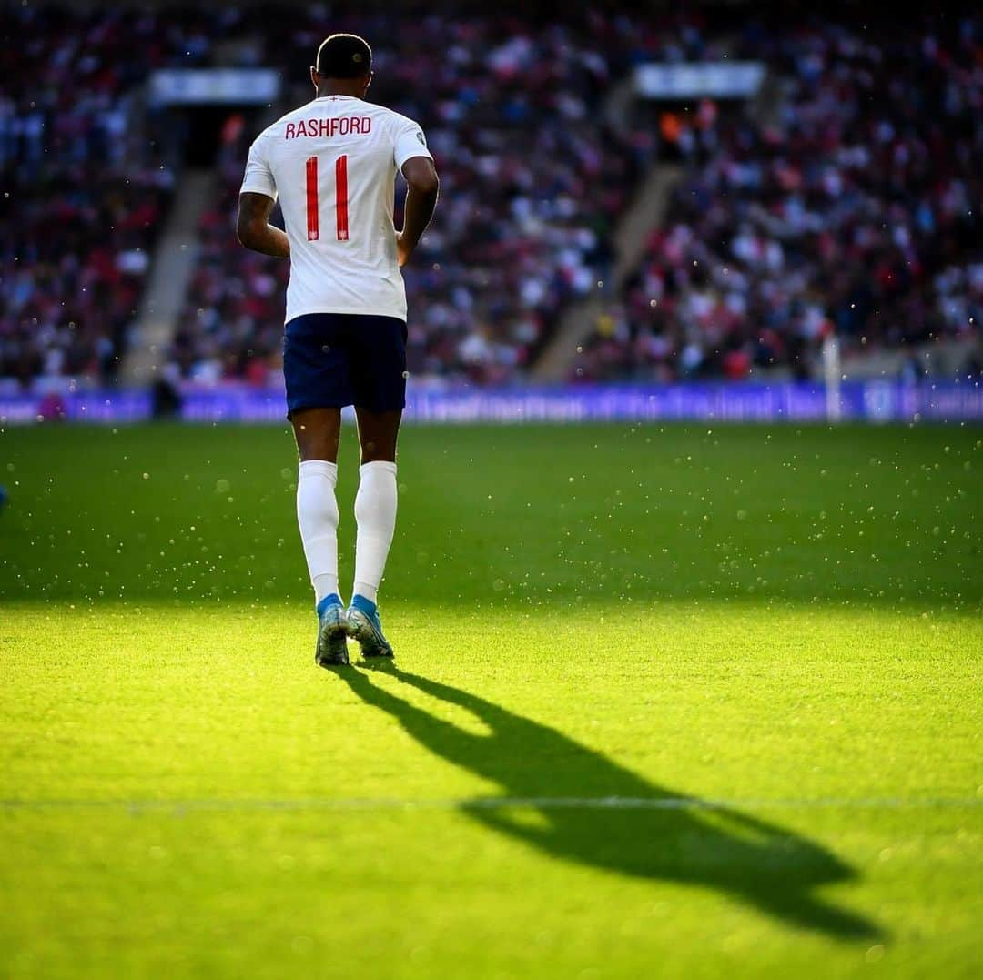 サッカー イングランド代表チームさんのインスタグラム写真 - (サッカー イングランド代表チームInstagram)「Goal-den boys! ⚽️」9月15日 2時29分 - england