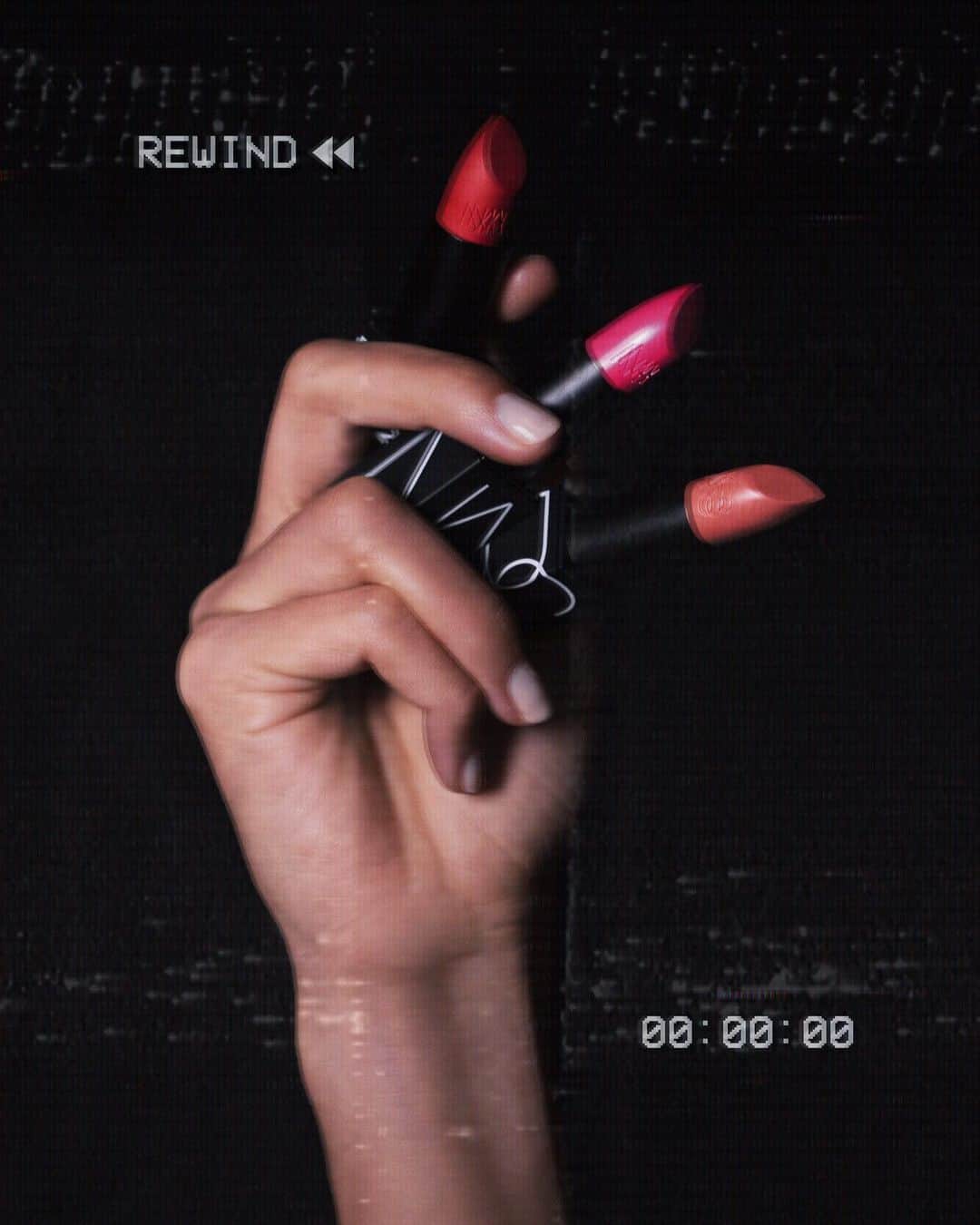 NARSさんのインスタグラム写真 - (NARSInstagram)「Lip it up. Switch it up. Take your pick from 72 reformulated shades of new NARS Lipstick.」9月15日 2時59分 - narsissist