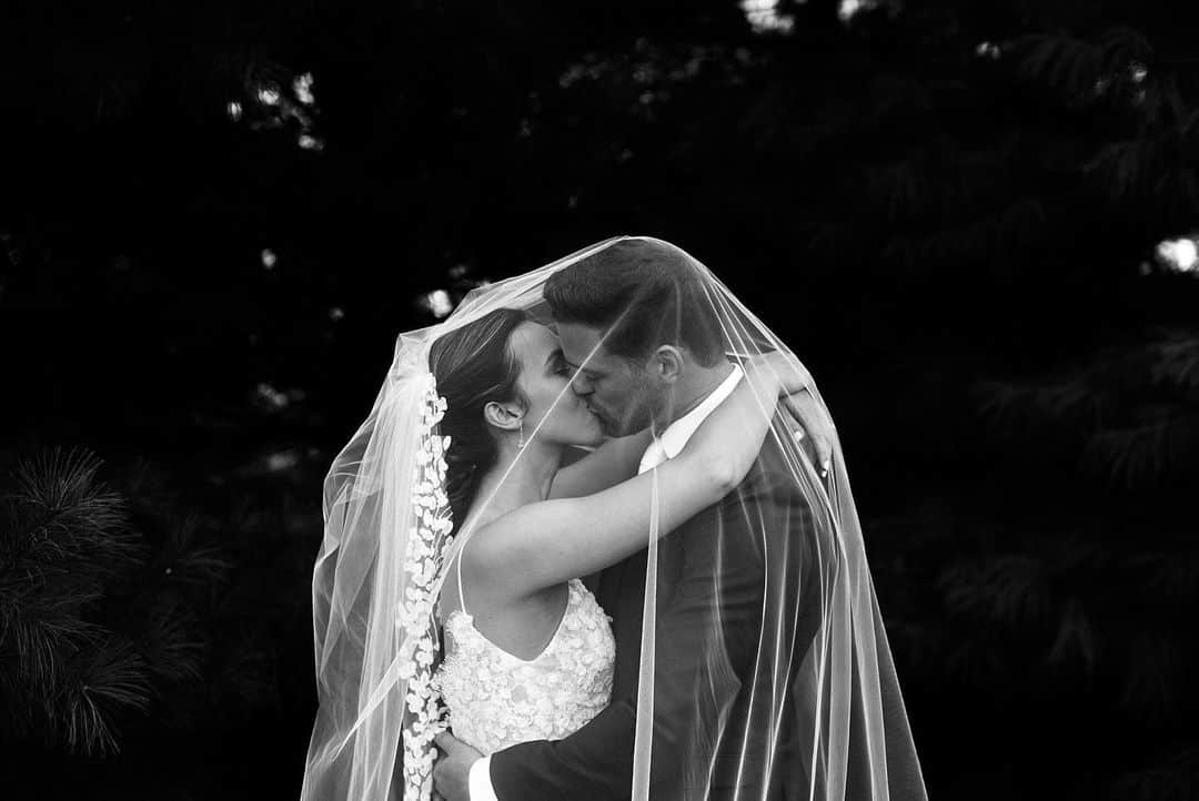 キミー・マイズナーさんのインスタグラム写真 - (キミー・マイズナーInstagram)「Will I ever stop looking at/posting wedding pics? Hard to say 😂 📷: @whitelanestudio . . . #lazarobridal #frederickmd #glenellenfarm #love #married #tiedtheknotinlazaro」9月15日 2時54分 - kmeiz12