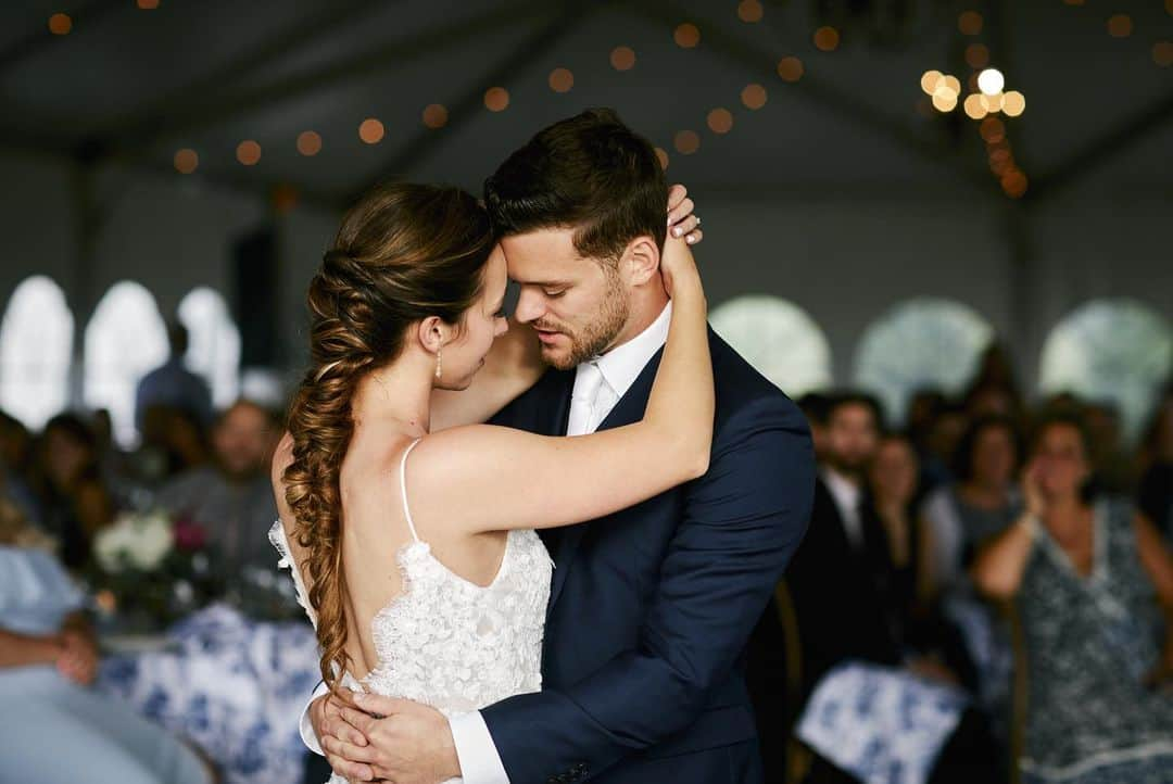 キミー・マイズナーさんのインスタグラム写真 - (キミー・マイズナーInstagram)「Will I ever stop looking at/posting wedding pics? Hard to say 😂 📷: @whitelanestudio . . . #lazarobridal #frederickmd #glenellenfarm #love #married #tiedtheknotinlazaro」9月15日 2時54分 - kmeiz12