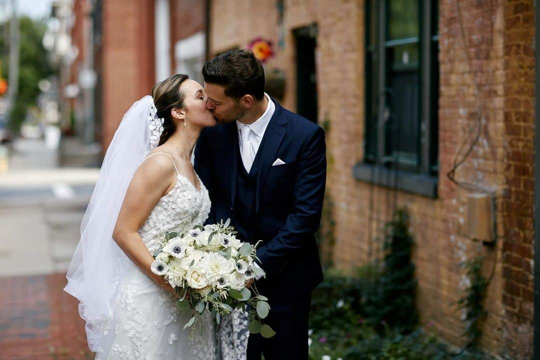 キミー・マイズナーのインスタグラム：「Will I ever stop looking at/posting wedding pics? Hard to say 😂 📷: @whitelanestudio . . . #lazarobridal #frederickmd #glenellenfarm #love #married #tiedtheknotinlazaro」