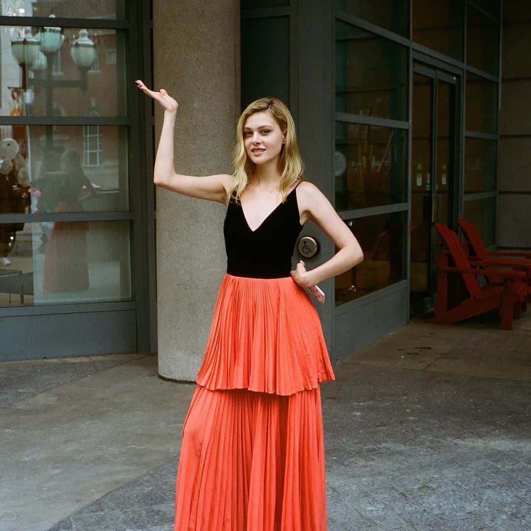 ニコラ・ペルツのインスタグラム：「leslie fremar is perfect」