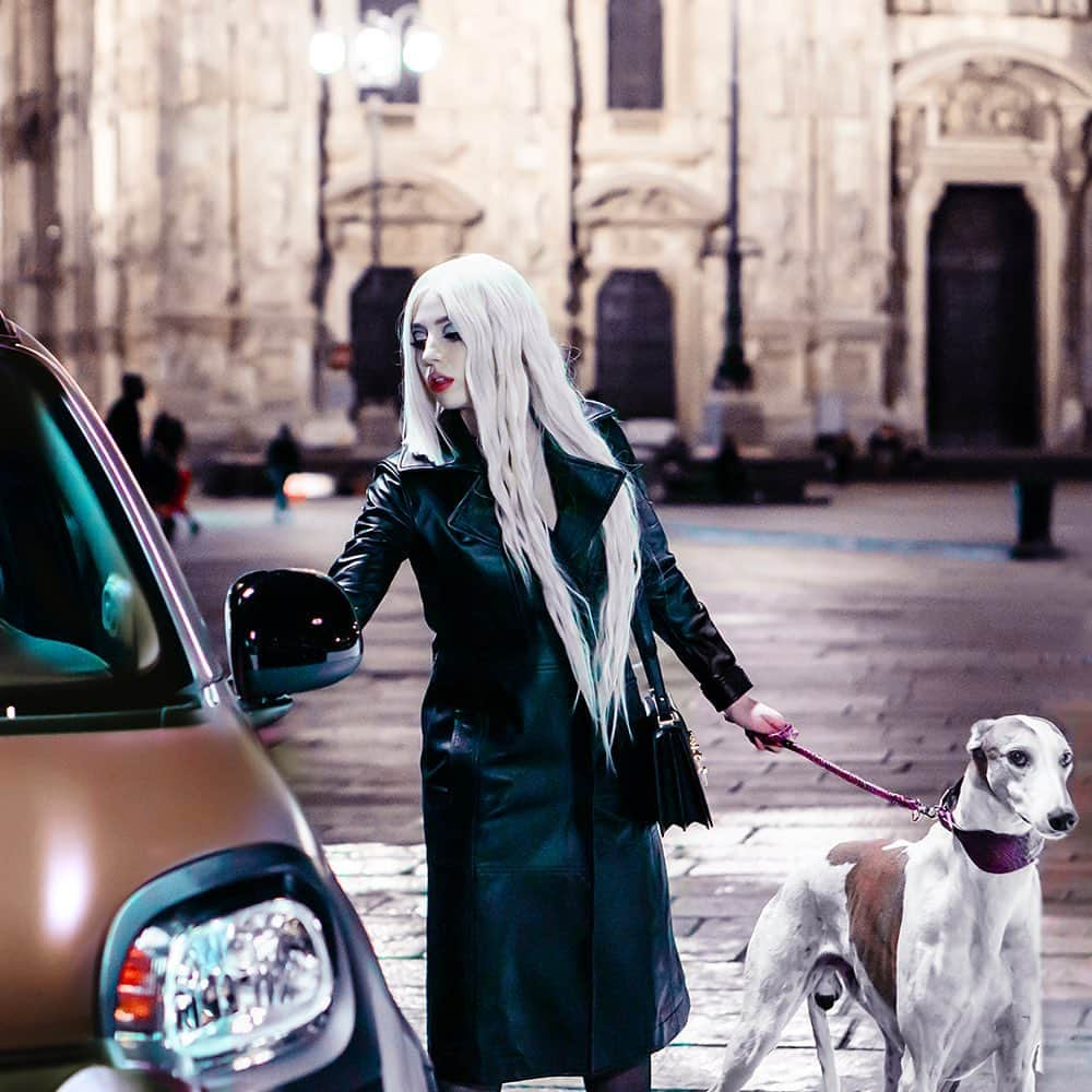 トラサルディさんのインスタグラム写真 - (トラサルディInstagram)「Trussardi style on the go! Get ready for a new special experience @avamax @fiat - #Trussardi #FiatPanda #PandaTrussardi #Fiat #seatbelt」9月15日 3時34分 - trussardi