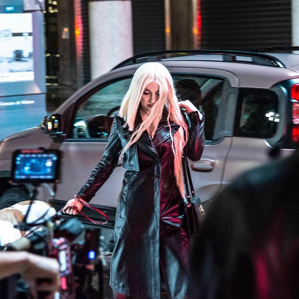 トラサルディさんのインスタグラム写真 - (トラサルディInstagram)「Trussardi style on the go! Get ready for a new special experience @avamax @fiat - #Trussardi #FiatPanda #PandaTrussardi #Fiat #seatbelt」9月15日 3時34分 - trussardi