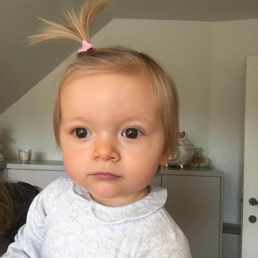 カート・バン・ダーレさんのインスタグラム写真 - (カート・バン・ダーレInstagram)「My everything 🌸  #growingupsofast #naelle #startinstijl #mimibaby #lovehertobits💕」9月15日 3時33分 - kaatvandaele