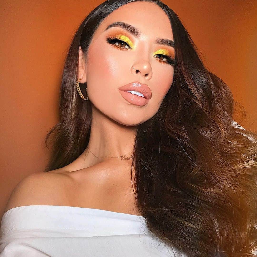 iluvsarahiiさんのインスタグラム写真 - (iluvsarahiiInstagram)「Word on the streets is that i just uploaded this Ojos de Miel look on my channel using @urbandecaycosmetics NEW Naked Honey Palette 🍯 💛This Palette is full of warm neutrals and those pops of yellow that are just time for fall.  #iluvsarahii #SpoilMeHoney #NAKEDHoney #UDPartner #Ad」9月15日 3時26分 - iluvsarahii