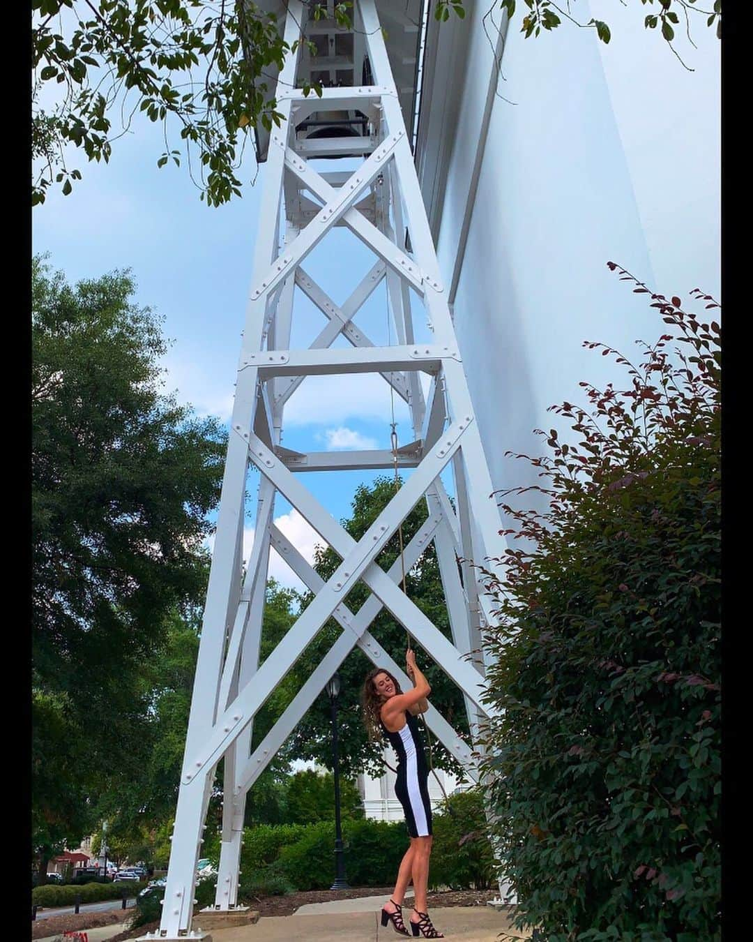 アリソン・シュミットさんのインスタグラム写真 - (アリソン・シュミットInstagram)「Glory glory to ole Georgia ♥️🐾🖤 #uga #uga40u40 #godawgs #almamater #athensga」9月15日 3時37分 - arschmitty