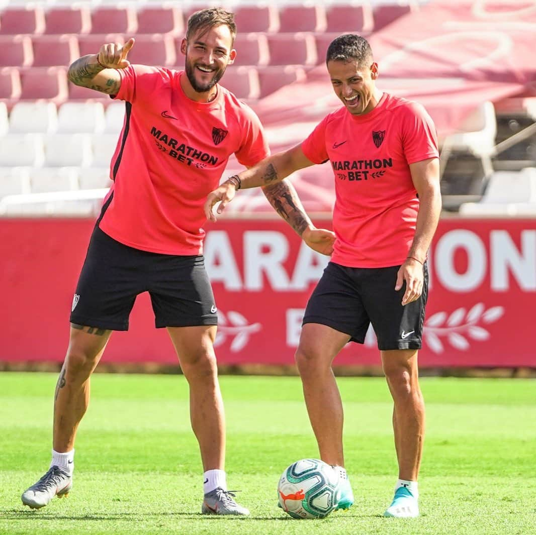 セビージャFCさんのインスタグラム写真 - (セビージャFCInstagram)「Con ganas de que vuelva @laliga 💪🏻⚪️🔴 #vamosmiSevilla #WeareSevilla」9月15日 3時52分 - sevillafc