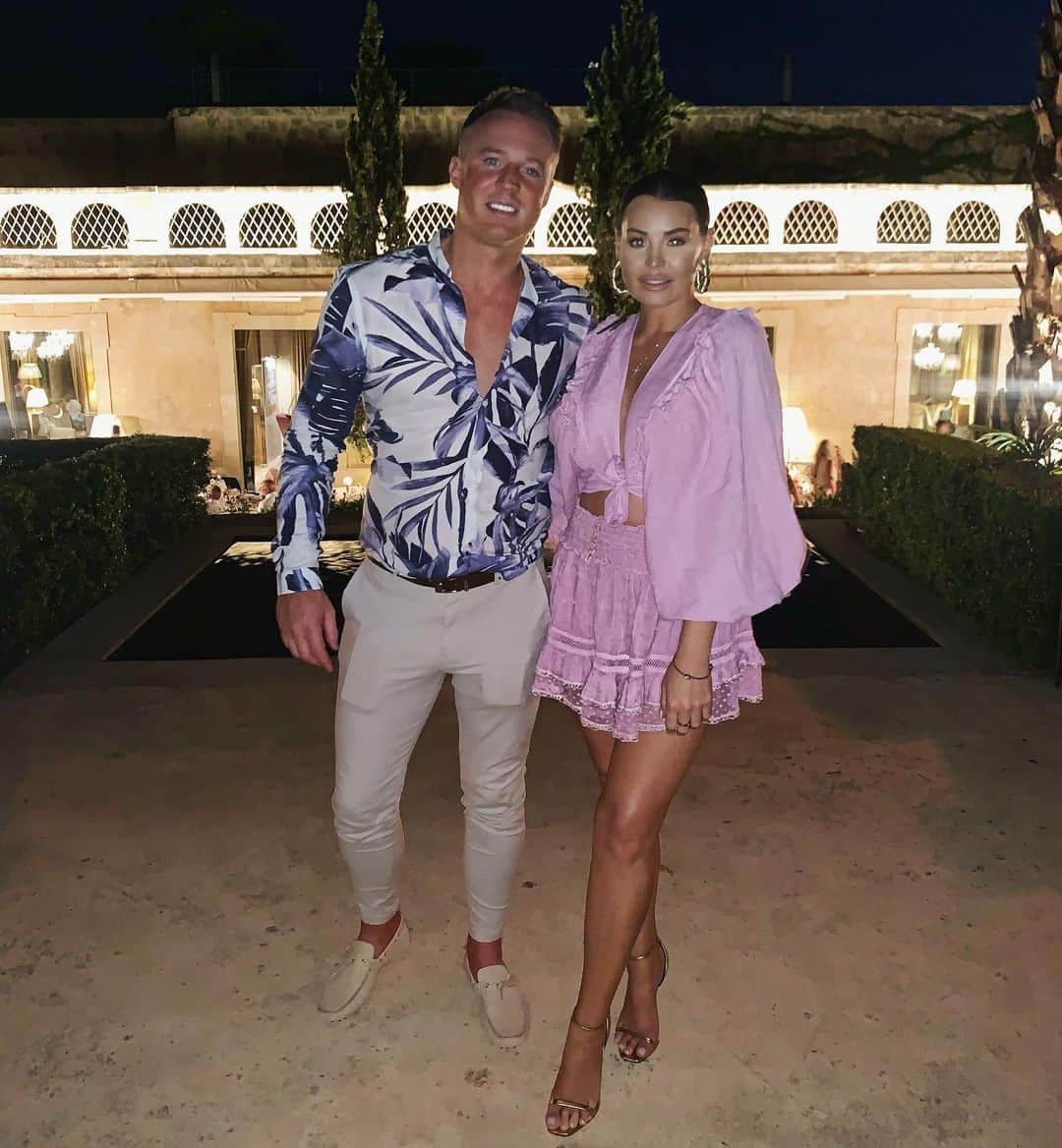 Jessica Wrightさんのインスタグラム写真 - (Jessica WrightInstagram)「There’s no place I’d rather be & no one I’d rather be with. I love you 💗 thank you for making every day so special, not just my birthday 🎉 ps. Yes we’re very aware our outfits are clashing 🤪」9月15日 4時11分 - jesswright77