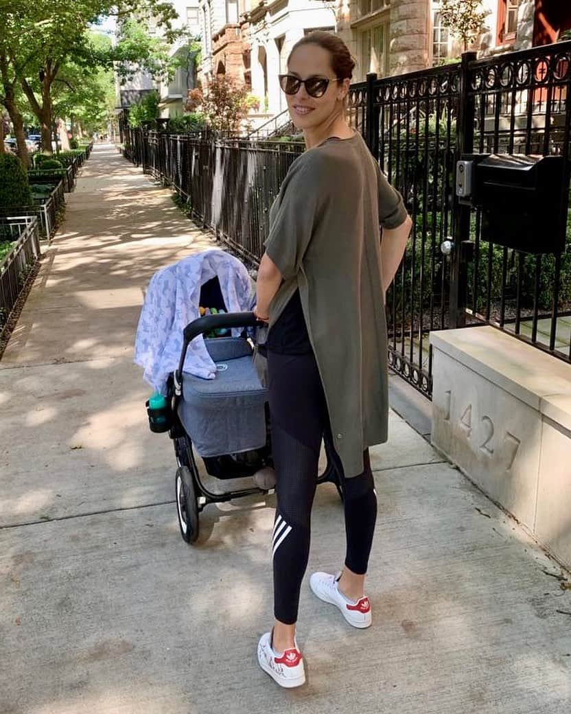 アナ・イバノビッチさんのインスタグラム写真 - (アナ・イバノビッチInstagram)「Strolling with my boys ☀💙 👨‍👩‍👦‍👦#twoundertwo #boymom」9月15日 4時14分 - anaivanovic