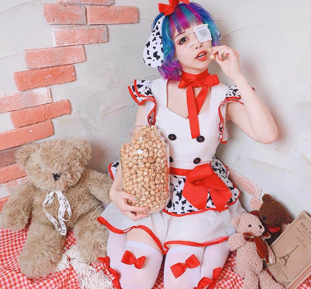 のインスタグラム：「🎃🍬🧛‍♀️﻿ .﻿ .﻿ 少し早めの @swankiss_official のハロウィンpartyに行ってきたよ☺︎﻿ 写真で着ているコスは9/28からSwankissのお店で発売さているそうです♫﻿ #happyhalloween #party #Swankiss #BODYLINE」