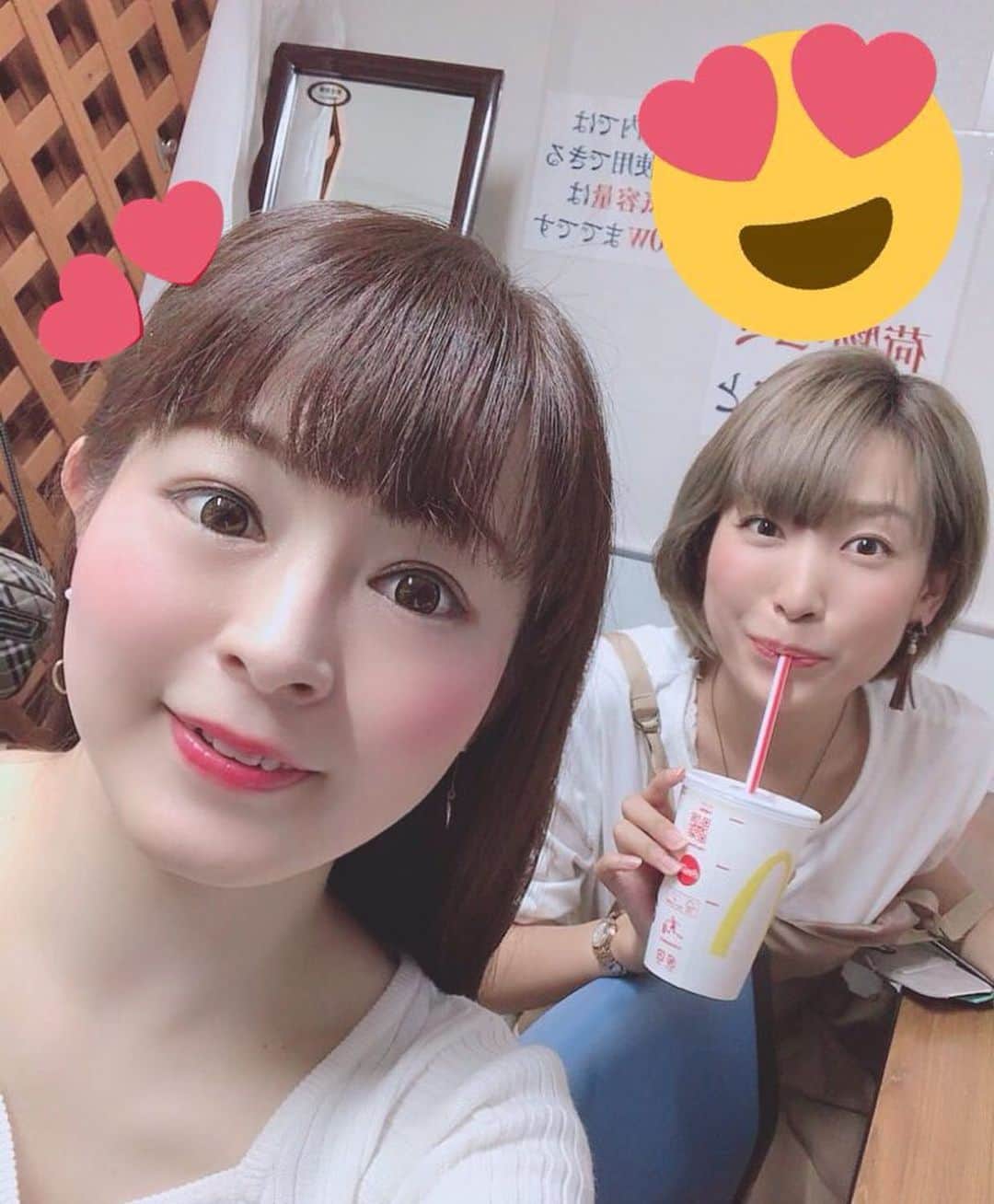 山本かおりさんのインスタグラム写真 - (山本かおりInstagram)「9/22の#伊勢佐木町クロスストリート #ライブ で久しぶりに 愛里ちゃんに会った🐰❣️#嬉しくてパチリ ☺️💕﻿ パステラーズの話で盛り上がった😆あっちゃんも出演前に少し話せたよ😁#懐かしいな〜 🥺今もみんな変わらず曲を作って歌っている。それだけで #感動 だ😄🌷﻿ ﻿ #如月愛里 #伊勢佐木町 #関内 #kannai #isezakicho #japanesesingersongwriter #仲間 #뮤지션친구 #셀 #오랜만에만남 #일본인」9月29日 22時55分 - mochamocchan