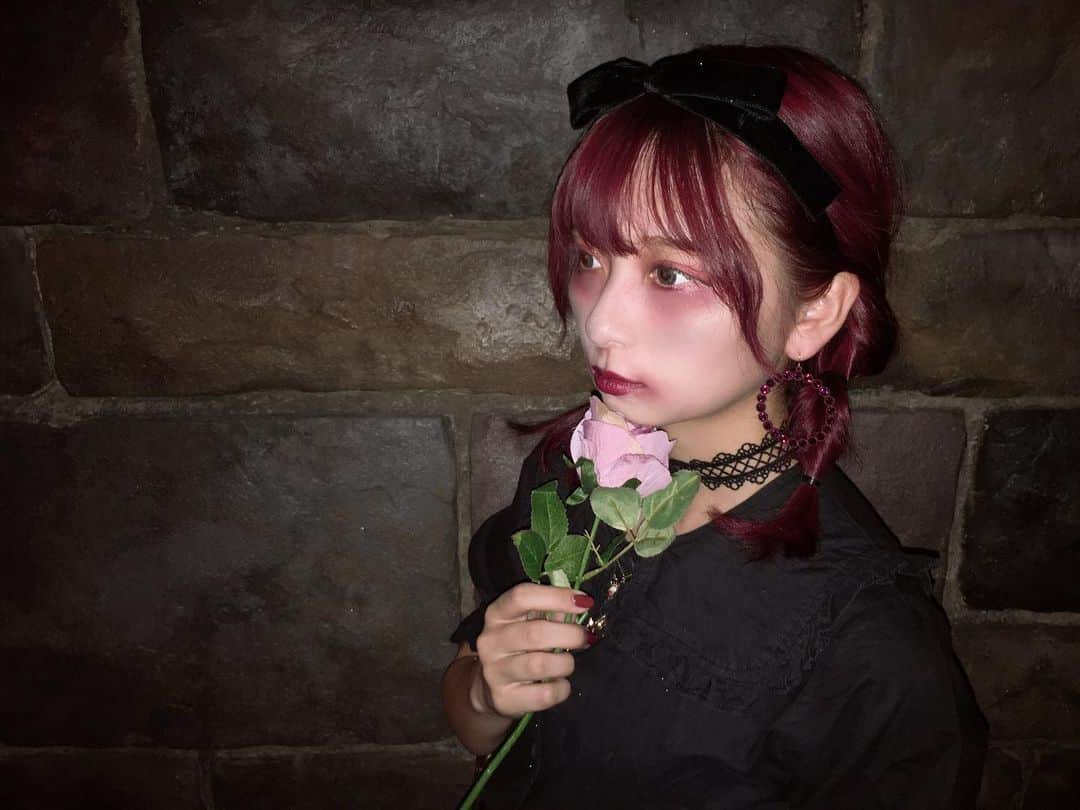 ななこさんのインスタグラム写真 - (ななこInstagram)「dark doll 2019🥀 今年もホラーナイト！1年間のお気に入りのアクセサリーをつめこんで🥀  #ダークドール #ダークドールメイク #ホラーナイト」9月29日 23時02分 - _nana._.com_