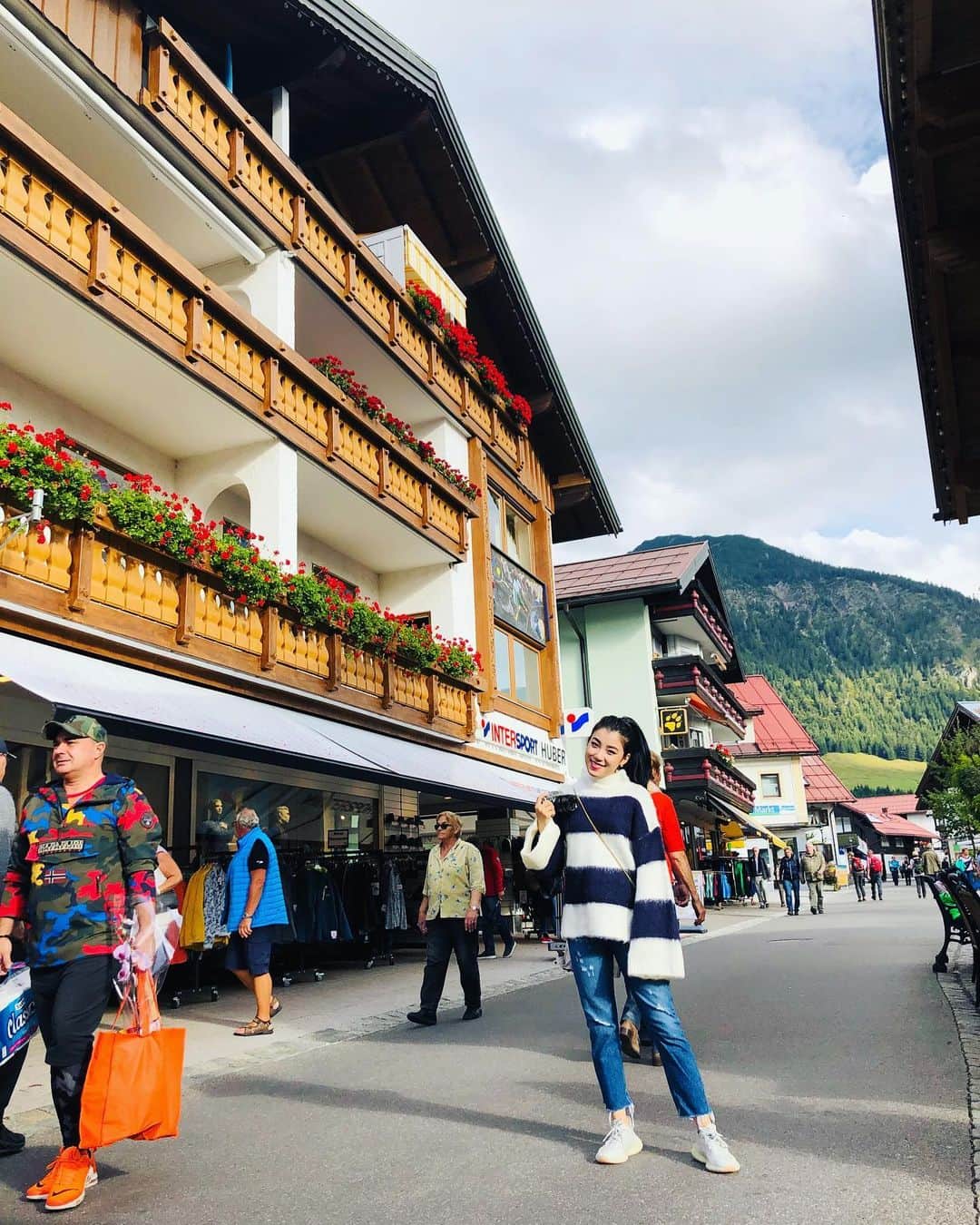 王詩エツのインスタグラム：「Bye ~~~ Oberstdorf 🇩🇪」