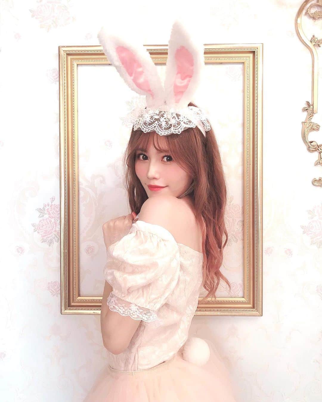 込山榛香さんのインスタグラム写真 - (込山榛香Instagram)「チラッ❤︎﻿ ﻿  #AKB48全国ツアー2019 チーム公演追加が発表されて、、 teamKは12月10日昼  みんなTDC来てくれるかな？❤︎ ﻿ ﻿ * * * #swankiss #BODYLINE #Halloween #rabbit #LARME  #ハロウィンパーティー #仮装 #コスプレ #ハロウィン  #オフショル﻿ #スワンキス #うさぎ #うさぎメイク #うさ耳 #ラルム」9月29日 23時15分 - komiharu_official