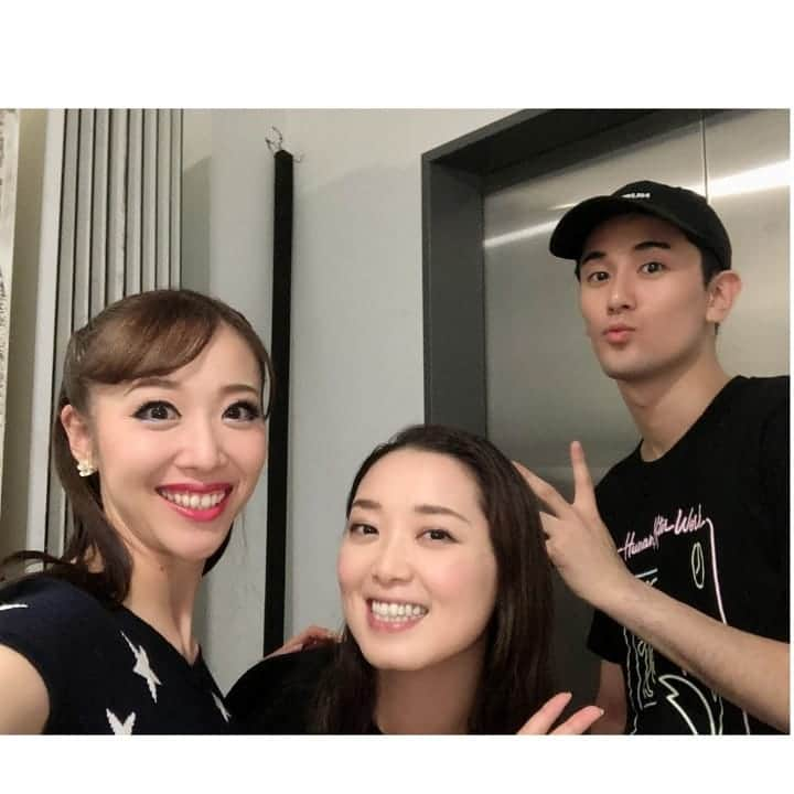 花陽みらさんのインスタグラム写真 - (花陽みらInstagram)「DDD青山クロスシアターへ﻿ 「The Great Gatsby In Tokyo」を観劇☆﻿ タラさん(愛花ちさきさん)、雷太くんが出演😊﻿ 今まで観たことない、グレートギャツビーでした！！﻿ タラさんは、清楚で可憐な…✨デイジー。雷太くんは、品があって妖艶で素敵なキャツビー。﻿ 二人のお芝居もですが、とても素敵な並びでした✨✨﻿ ﻿ 久しぶりにタラさんにお会いできて、パワーチャージ😆﻿ ﻿ 今日は、湖泉きららさんと観劇したのですが、写真を撮り忘れてしまいました✨😭✨きららさんともお会いできて、パワーチャージ✨✨﻿ ﻿ #グレートギャッツビー ﻿ #愛花ちさき さん #雷太 くん﻿ #DDD青山クロスシアター﻿ ﻿ #湖泉きらら さん﻿ ﻿ 久しぶりに、以前出演した月組のあさこさん(#瀬奈じゅん さん)のグレートギャッツビーが観たくなりました🥺✨✨✨﻿ ﻿」9月29日 23時24分 - miku_hanahi