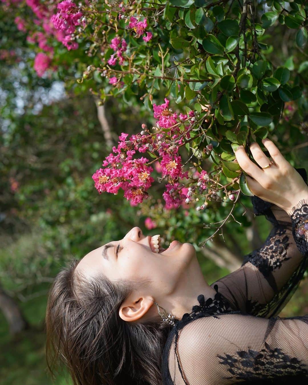 加藤ジーナさんのインスタグラム写真 - (加藤ジーナInstagram)「お花が大好きでーーーーす！🌷 #サルスベリ #お花 #お花が好き #公園 #国営昭和記念公園」9月29日 23時27分 - katogina_718