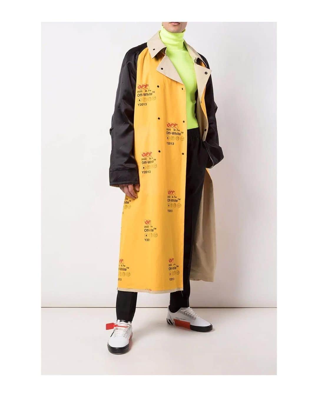 HYPEBEASTさんのインスタグラム写真 - (HYPEBEASTInstagram)「@hypebeaststyle: Originally revealed during its Fall/Winter 2019 “Public Television” collection, @off____white just dropped a new Monogrammed Industrial Coat. The street-ready trench features a long black and yellow silhouette, with various details including long satin-like sleeves, a notched collar, front button fastening system, and a central vent on the rear. Available now for $3,915 USD via @thewebster’s webstore.  Photo: The Webster」9月29日 23時31分 - hypebeast