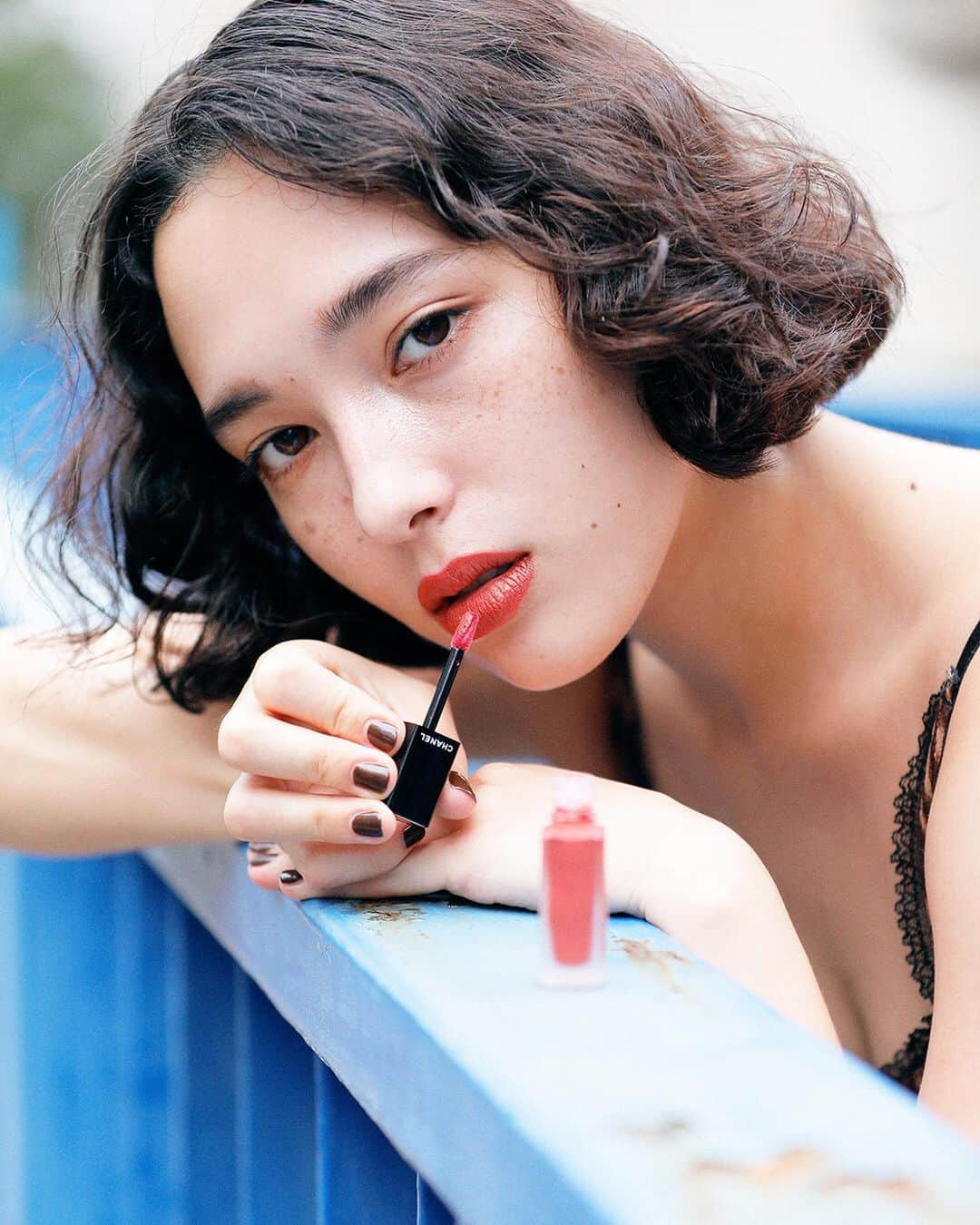 Droptokyoさんのインスタグラム写真 - (DroptokyoInstagram)「CHANEL ROUGE ALLURE INK FUSION CAMPAIGN Name: @megumu_offi  Lip: @chanel.beauty  #rougeallure#206_METALLICCOPPER#chanel#pr #droptokyo#tokyo#japan#streetscene#streetfashion#streetwear#streetculture#fashion#lip Photography: @cazumax  Hair&Make-up: @tubasakase」9月29日 23時32分 - drop_tokyo